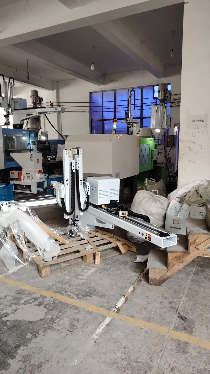 五軸機械手 注塑機自動化生產的未來已來